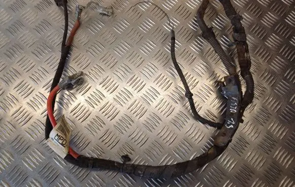 Opel Astra H Positive cable (battery) 55562101
