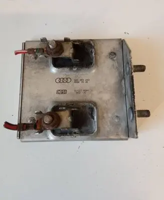 Volkswagen PASSAT B5 Coolant fan relay 8D0959493 R15279544