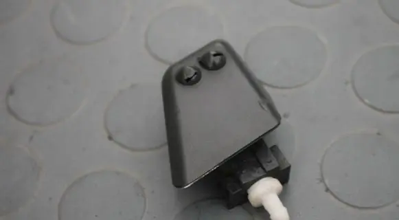 Nissan Pathfinder R51 Headlight washer spray nozzle