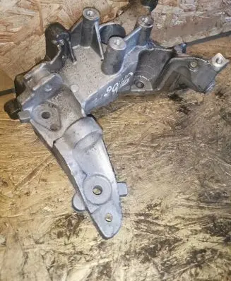 Citroen Berlingo Engine mounting bracket 9684613880 AJS19CU3