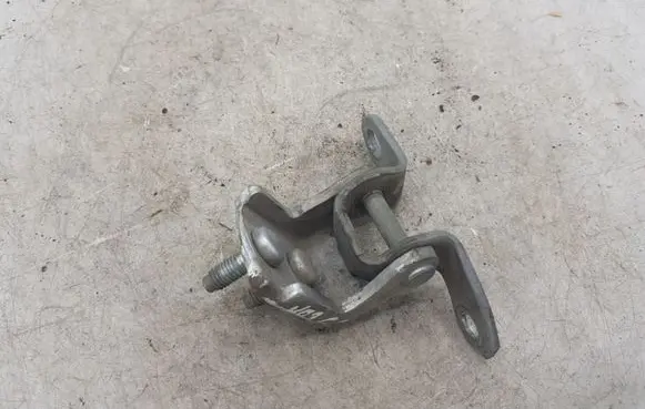 Toyota Avensis T220 Rear door upper hinge NOCODE