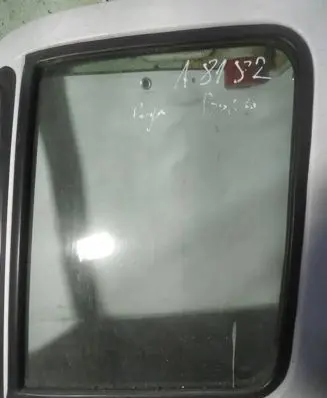 Peugeot Boxer Front door window glass four-door as2