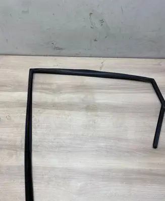 KIA Niro Rubber seal rear door window/glass 