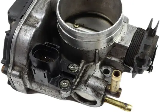 Volkswagen Golf IV Throttle valve 06A133064H