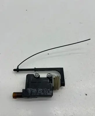 Fuel tank cap lock