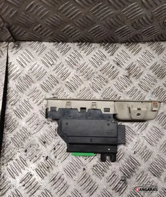 Volvo S80 Electric window control switch 8682836