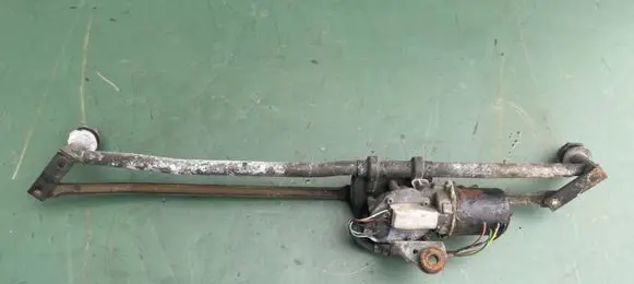 Front wiper linkage