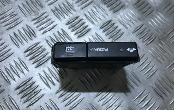 Toyota Avensis T250 Windscreen/window heater switch 8479006110d 84790-06110-d