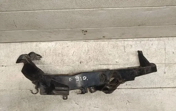 BMW 3 E90 E91 Headlight/headlamp mounting bracket 7116708