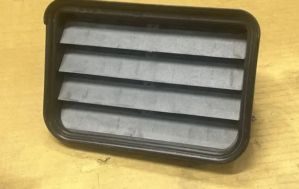 Mercedes-Benz GL X164 Quarter panel pressure vent A1648300342 1648300342