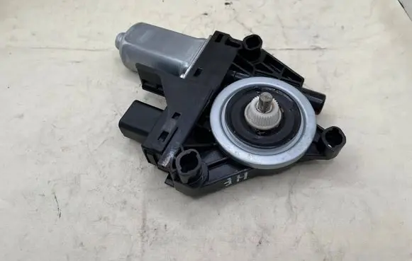 Volkswagen Golf VII Rear glass lock/latch C568 K04589150AA
