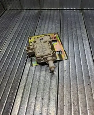 Skoda Octavia Mk1 (1U) Central locking motor 3B0959781 6K0810773C