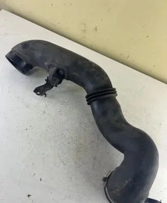 Subaru Outback Air intake hose/pipe A12AG06