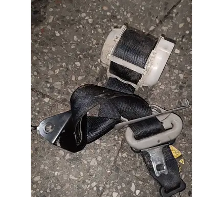 Toyota Yaris Middle seatbelt (rear) H073811