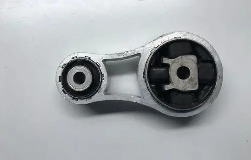 Nissan Primastar Engine mounting bracket