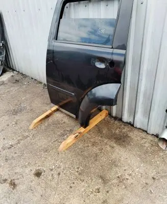 Dodge Nitro Rear door