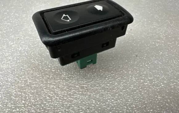 BMW 3 E30 Electric window control switch 8365300 15599806 11411