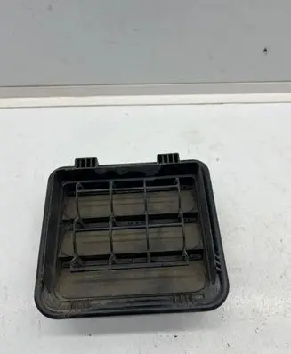 Quarter panel pressure vent