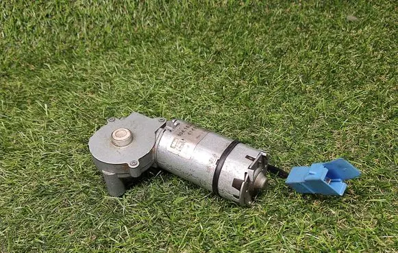 Opel Omega B2 Seat adjustment motor 404152 414805