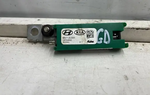 Hyundai Grandeur Aerial antenna amplifier 96261-3l000