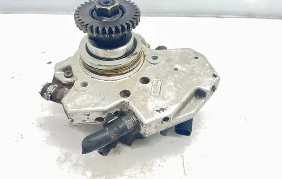 Mercedes-Benz ML W164 Fuel injection high pressure pump A6420103102