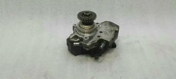 Mercedes-Benz CLS C219 Fuel injection high pressure pump A6420101197