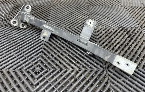 Audi A8 S8 D4 4H Fender mounting bracket 4H0821393