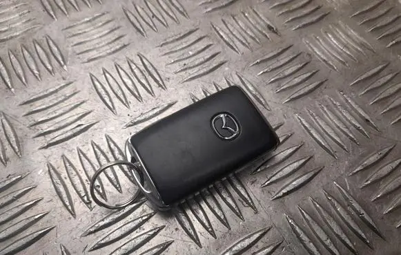 Mazda CX-5 Ignition key/card SKE13E03