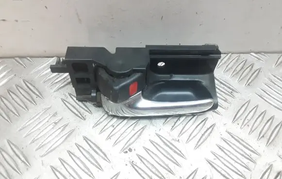 Toyota Corolla Verso E121 Front door interior handle 