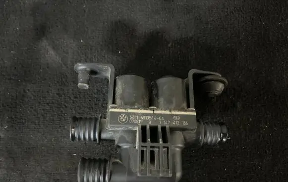 BMW X6 E71 Coolant heater control valve 6910544 1147412166 090811