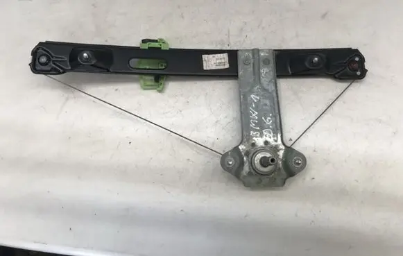 Rear door manual window regulator