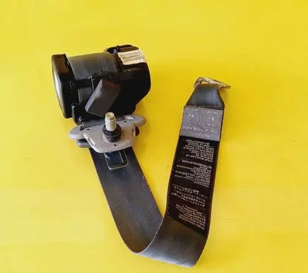 Rear seatbelt