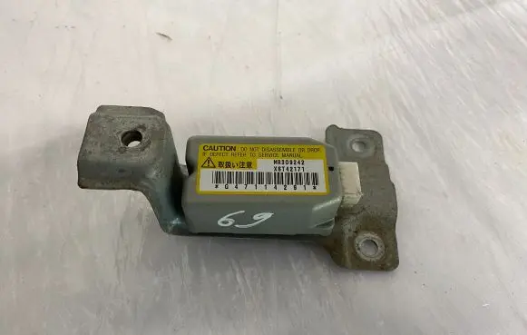 Mitsubishi Galant Airbag deployment crash/impact sensor MR309242 X6T42171 G47114291