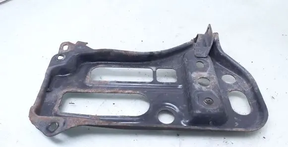 Toyota Avensis T270 Other engine bay part