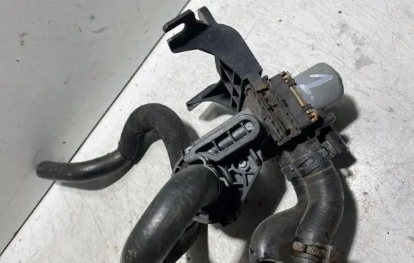 Audi A4 S4 B7 8E 8H Coolant heater control valve 0392023007