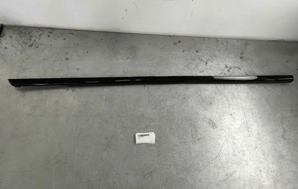 Mercedes-Benz CLA C118 X118 Front door glass trim molding A1187201000