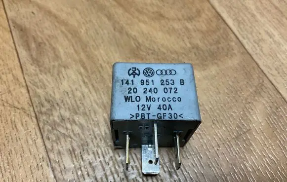 Volkswagen PASSAT B5 Other relay 141951253B 20240072