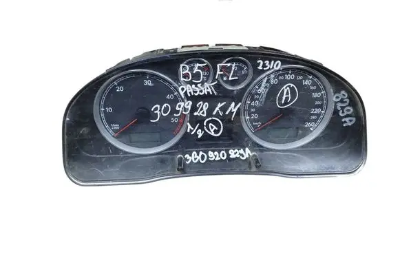 Volkswagen PASSAT B5.5 Speedometer (instrument cluster) 3B0920829A