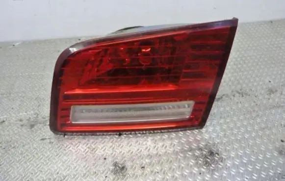 KIA Magentis Tailgate rear/tail lights