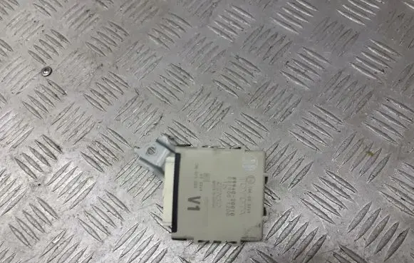 Toyota Avensis T250 Light module LCM 89940-20010