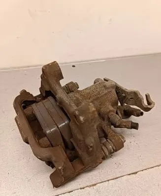 Skoda Superb B6 (3T) Rear brake caliper