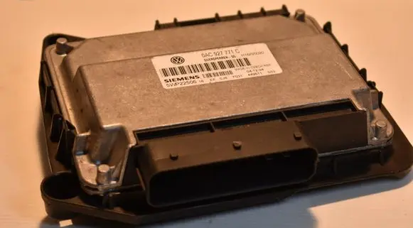 Volkswagen Touareg I Transfer box differential control unit 0AC927771C