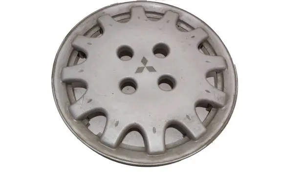 Mitsubishi Space Runner R14 wheel hub/cap/trim MB681446