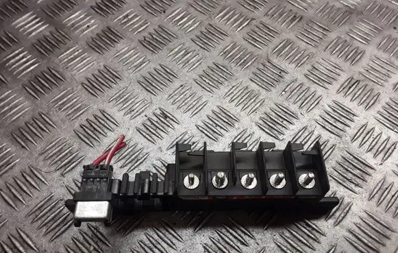 Audi A4 S4 B5 8D Fuse module 8L0941822