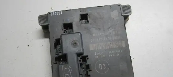 Mercedes-Benz E W211 Door control unit/module 2118704126