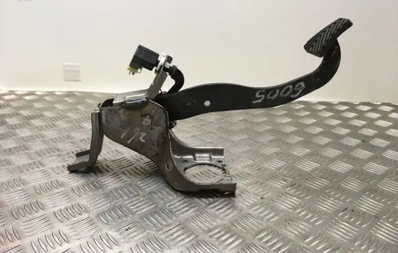 Hyundai i40 Brake pedal 328003X900