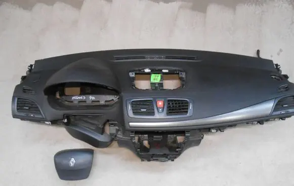 Renault Megane III Dashboard 681000021R