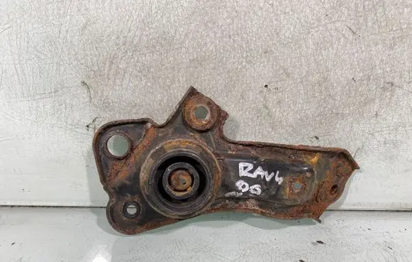 Toyota RAV 4 (XA30) Radiator mount bracket