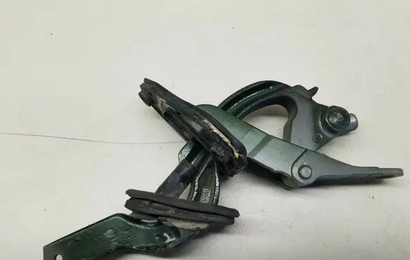 Volvo V70 Tailgate/trunk/boot hinge