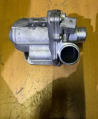 BMW 3 E92 E93 Water pump 7602123 11517602123